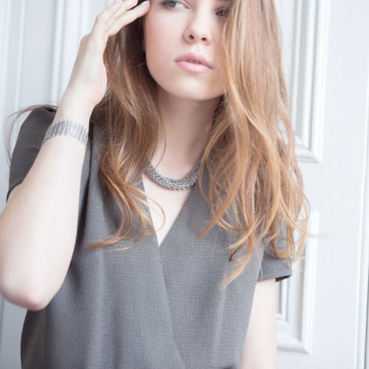 COLLIER B